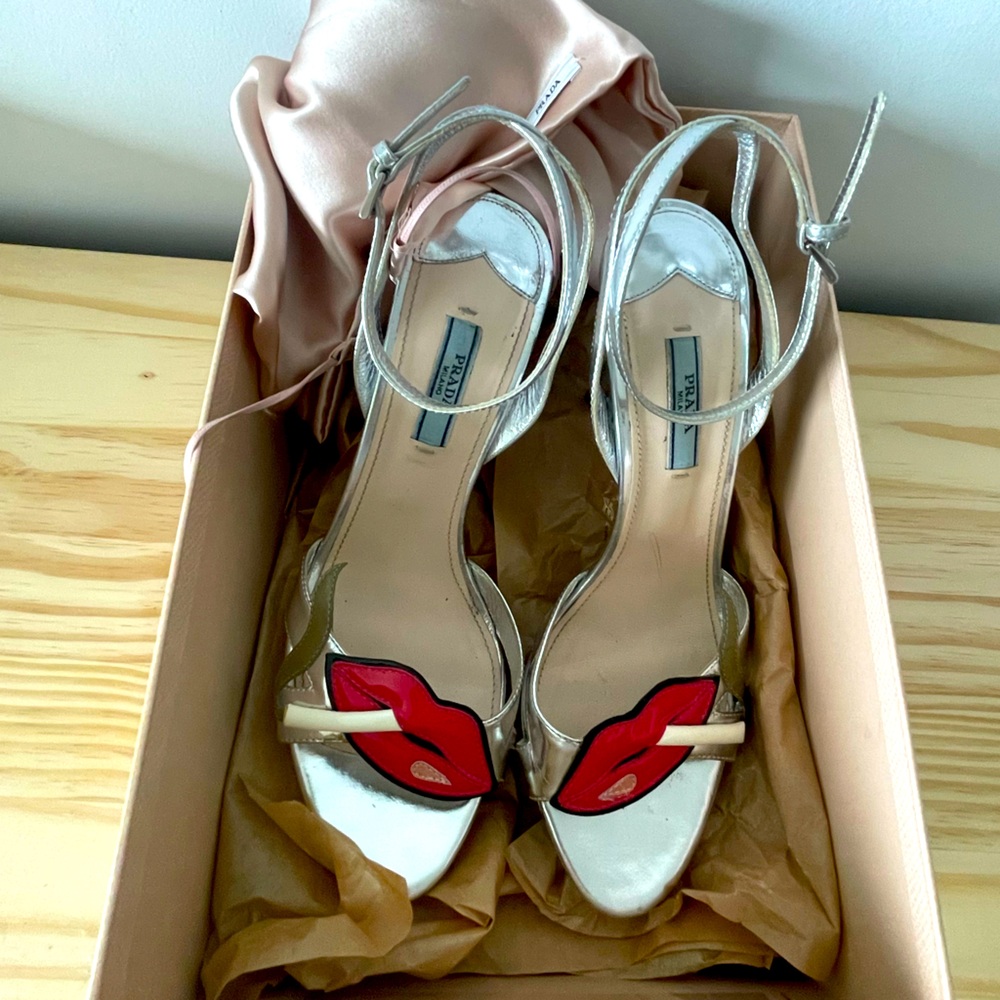 Prada sandals smocking lips silver